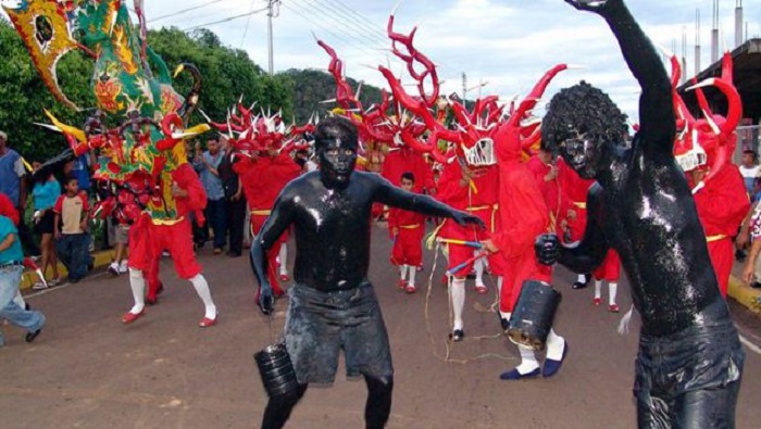 La fiesta tradicional representa una mezcla de diversas culturas de la sociedad que conformó la población minera en el suroriente del país.