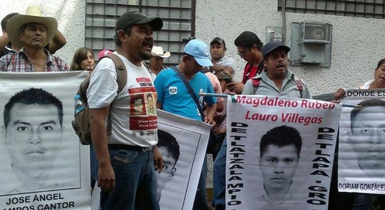 Padres de los normalistas exigen al Gobierno mexicano que sus hijos sean presentados con vida