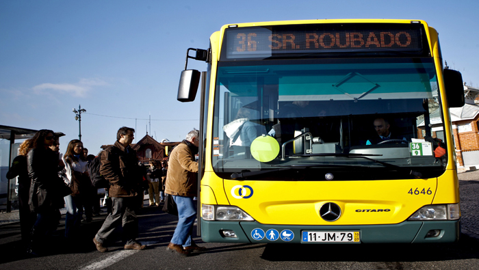 El pueblo portugués se opone a la privatización de varias empresas de transporte público.