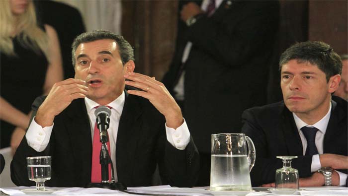 El ministro del Interior y Transporte, Florencio Randazzo, afirmó que con la ley le están devolviendo el sistema ferroviario a los argentinos.