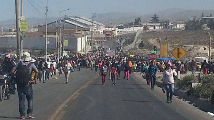 El miércoles, los manifestantes bloquearon el puente Pampa Blanca en la provincia de Islay (sur de Perú).