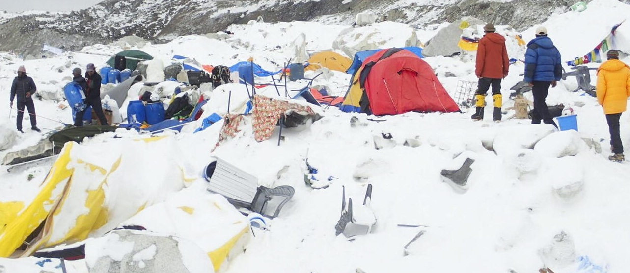 Al menos 150 personas siguen en el campo 1 y 2 del Everest