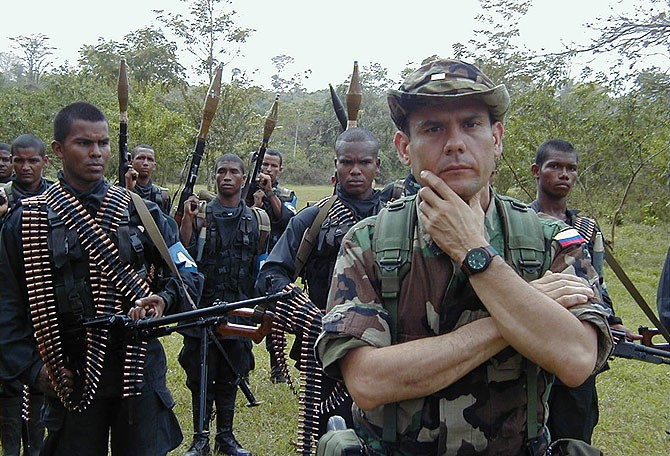 Carlos Castano, right, the leader of the right-wing paramilitary group United Self-Defense Forces of Colombia