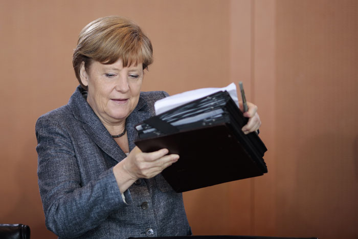 Medios alemanes difundieron que el Gobierno de Merkel conocía del espionaje de la NSA a autoridades de Francia y empresas europeas.