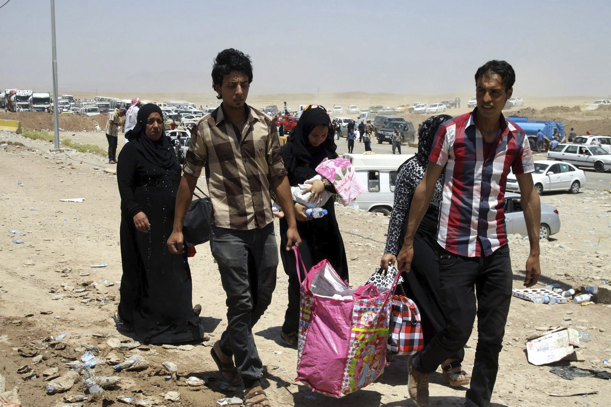 Ante la terrible situación que se vive en el país árabe, los iraquíes se han visto obligados a huir de sus casas.