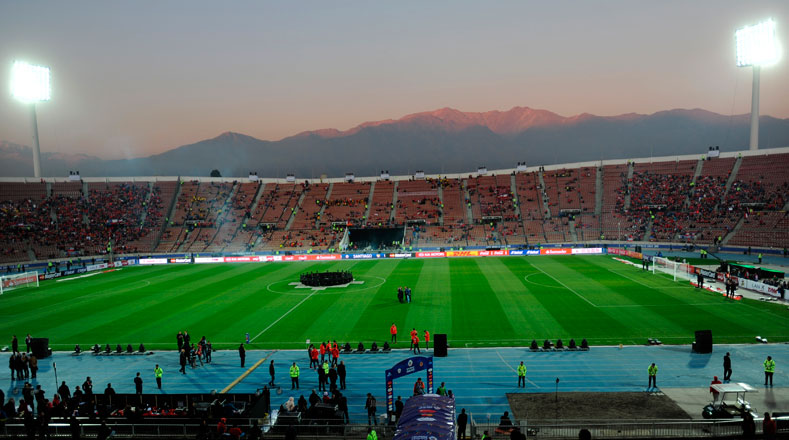 Desde tempranas horas de este jueves el Estadio Nacional de Santiago comenzó a llenarse de fanáticos del fútbol por la Copa América.