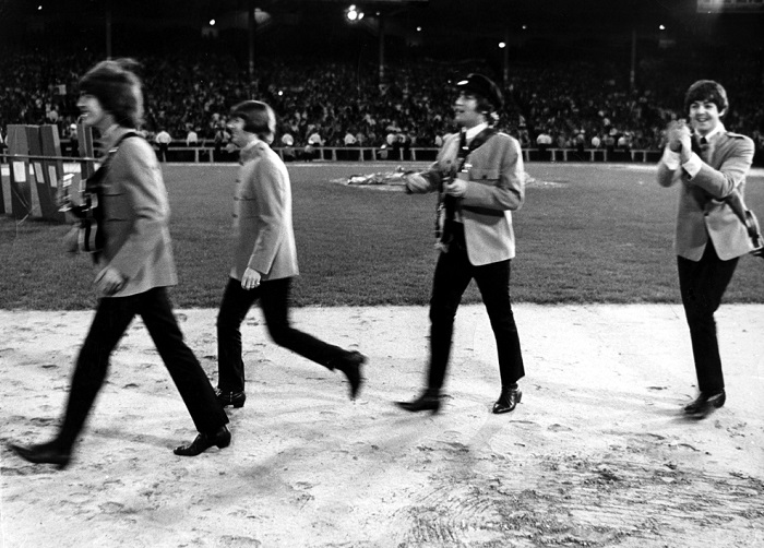 Los Beatles fue una de las primeras agrupaciones en realizar presentaciones en estadios llenos de público. 