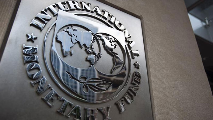 Para conceder créditos a las naciones, el FMI pone como condición la aplicación de una serie de políticas neoliberales.