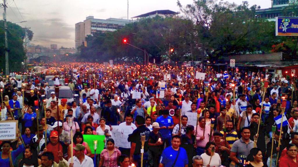En los últimos meses se han manifestado en las calles de Honduras miles de personas denominadas como el grupo de la Oposición Indignada.