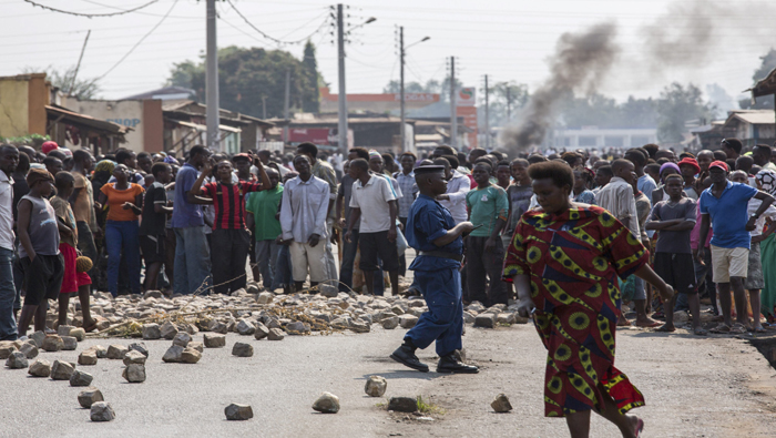 Burundeses protagonizaron protestas contra la reelección en plena jornada electoral.