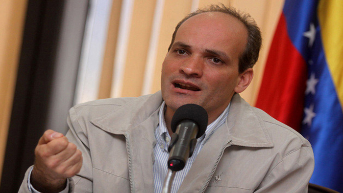 El ministro Ricardo Menéndez saluda políticas promovidas contra la pobreza extrema en Venezuela.