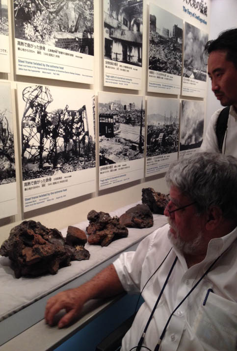 En el Museo de la Paz de Hiroshima se exhiben piezas que demuestran la magnitud de la ola de calor. Los objetos están al alcance de los visitantes.
