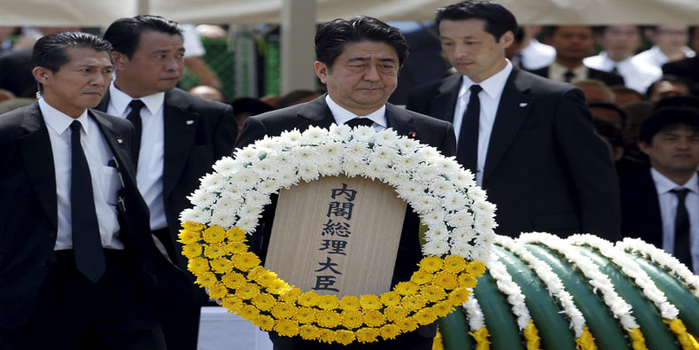 El primer ministro nipón, Shinzo Abe, prometió continuar con su política de no producir, utilizar ni transportar armas nucleares.
