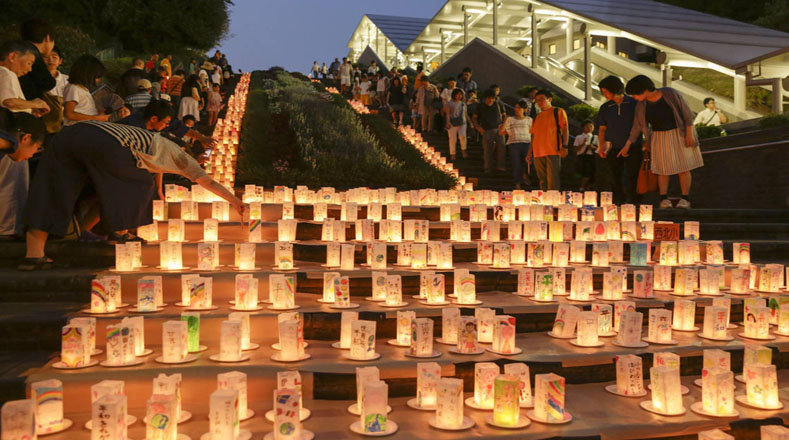En la víspera del 70 aniversario del ataque nuclear, se han colocado linternas en el Parque de la Paz 