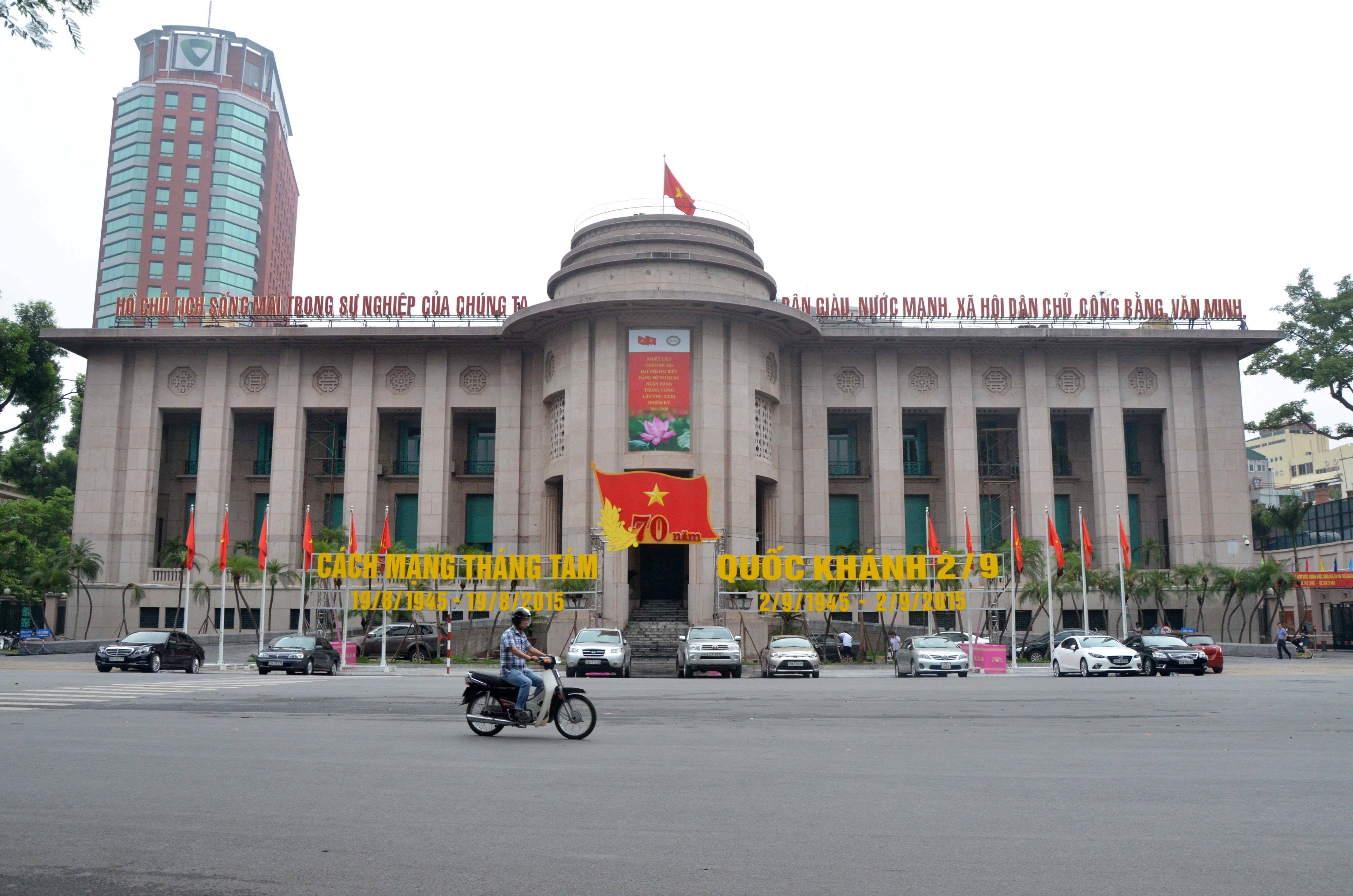 Decoraciones por el 70 aniversario del Día Nacional, en Hanoi, capital de Vietnam, este 29 de agosto de 2015.