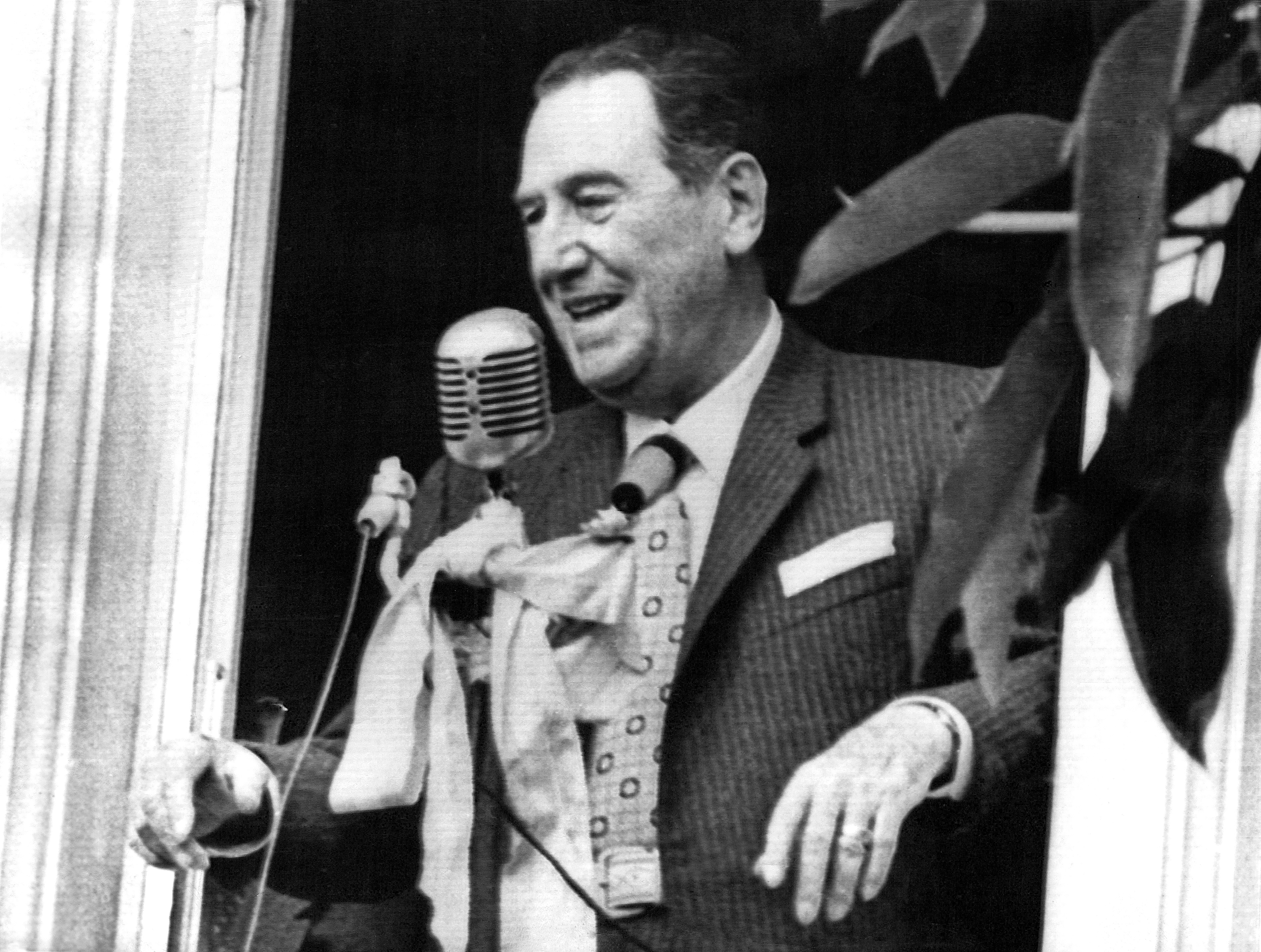 Juan Domingo Perón fue elegido presidente de Argentina en tres ocasiones mediante el voto popular.