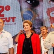 Trade union leader Vagner Freitas (L), President Dilma Rousseff (C), and former President Luiz Inacio Lula da Silva greet the 12th congress of the Brazilian Trade Union Confederation in Sao Paulo, Oct. 13. 2015.