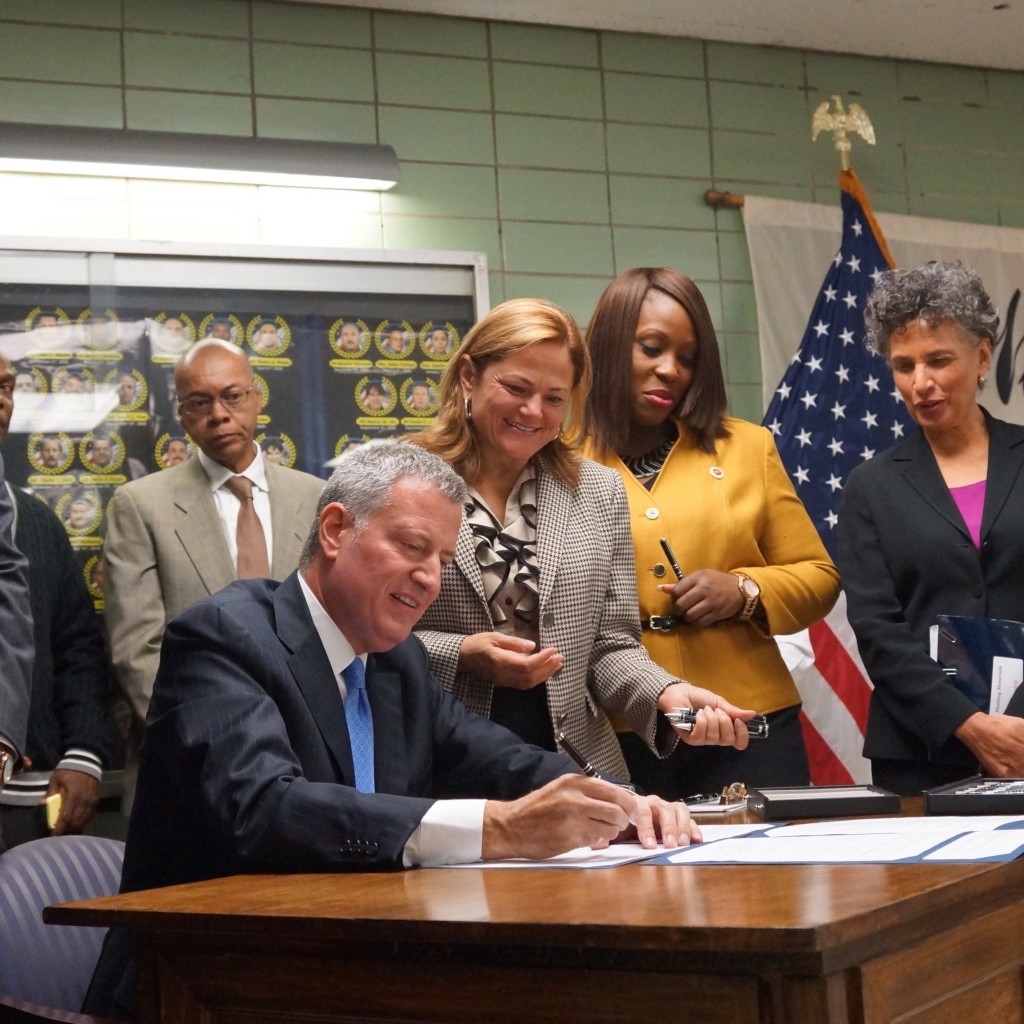El alcalde de Nueva York firmó la ley que prohíbe la venta de marihuana sintética