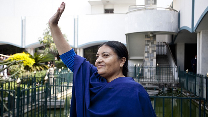 Se trata de Bidhya Devi Bhandari que fue electa por 327 miembros del Congreso.