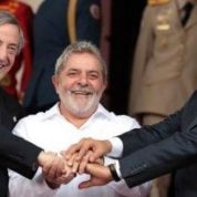 Néstor Kirchner, Lula Da Silva y Hugo Chávez, dieron un golpe contundente al ALCA impulsado por George W. Bush.
