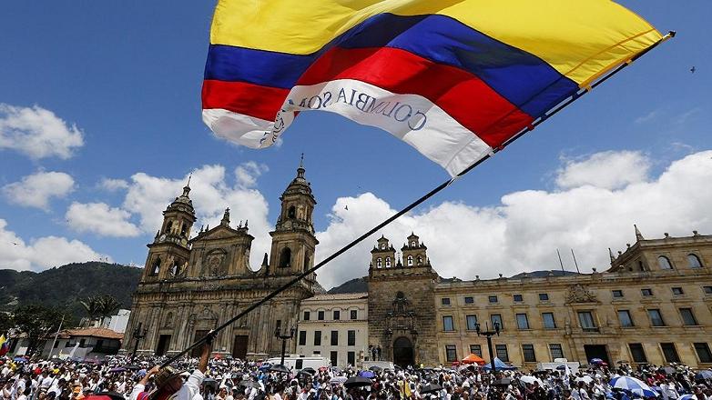 Miles de colombianos han marchado varias veces por la paz en el país.