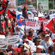 Los trabajadores del sector público se movilizaron en defensa de la Misión Barrio adentro y de todos las obras de la Revolución Bolivariana. 