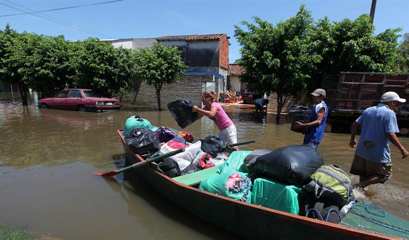 Paraguay es el país más afectado por las inundaciones con 90 mil desplazados.