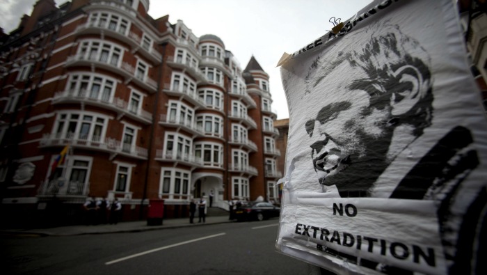 Assange está asilado desde 2012 en una pequeña habitación de la sede diplomática ecuatoriana.