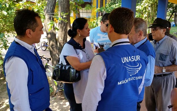 La misión electoral de Unasur se encuentra desplegada este domingo en seis departamentos de Bolivia.
