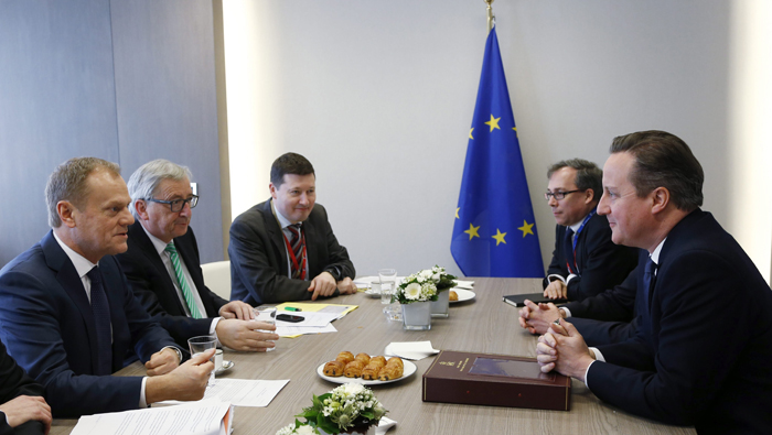 El primer ministro británico, David Cameron, y el presidente del Consejo Europeo, Donald Tusk, durante una reunión bilateral donde aseguran la permanencia de Reino Unido en la UE.