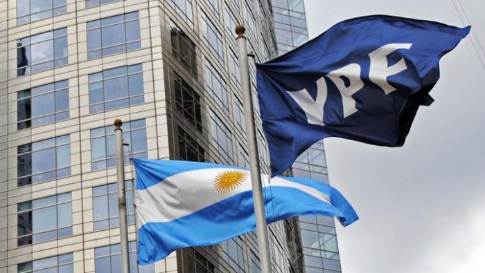 YPF no ha expuesto las razones por las cuales la revelación de la información contenida en el contrato y sus anexos afectaría intereses.