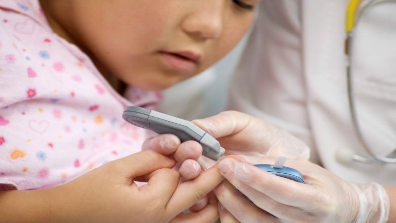 Los casos de diabetes de tipo 2 en niños, que antes eran raros, han aumentado en todo el mundo, y en algunos países representan casi la mitad de los nuevos casos diagnosticados en niños y adolescentes.