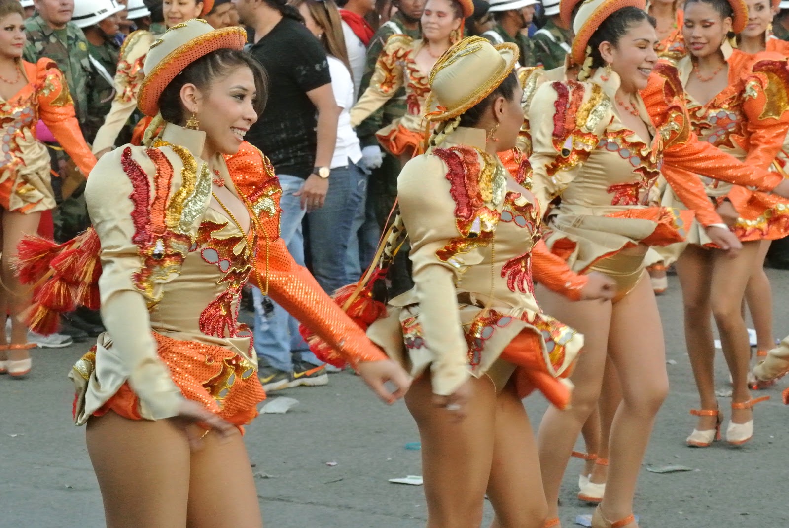 Los caporales es una danza post - hispánica, cuyas raíces están indisolublemente ligadas a la Saya de los negros, que lo practican los afrobolivianos que habitan en la región de los Yungas de La Paz.