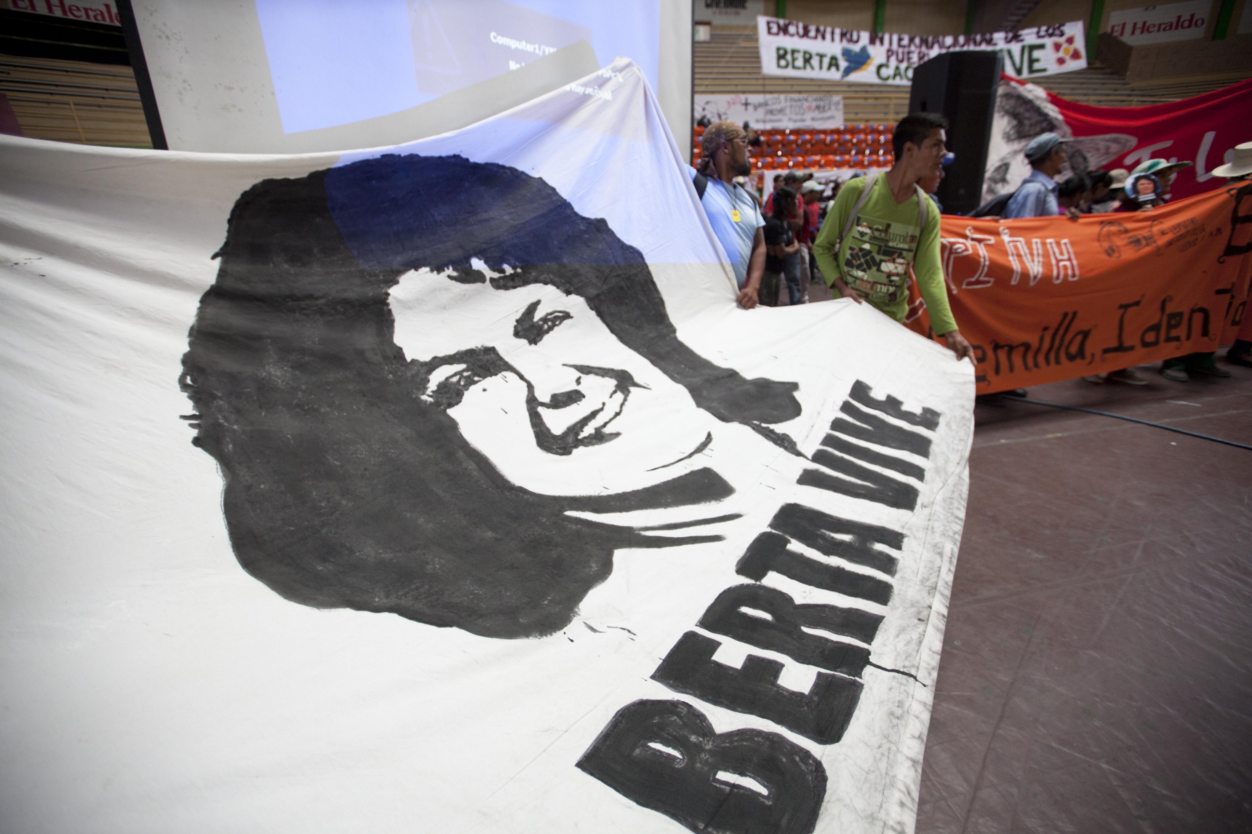Tras el asesinato de Berta Cáceres el 3 de marzo de 2016 se han registrado protestas que cuestionan las políticas de Estado en Honduras.