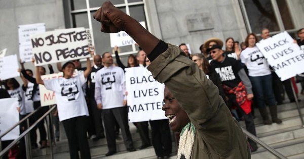 Protesters outside the San Francisco Hall of Justice on Dec. 18, 2014.