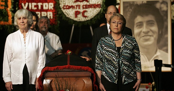 At Victor Jara's memorial in 2009, his widow Joan Turner (L) next to Chilean president Michelle Bachelet