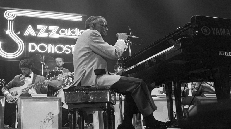 Ray Charles ganó 17 premios Grammy y a lo largo de su exitosa carrera grabó más de 50 fonogramas.