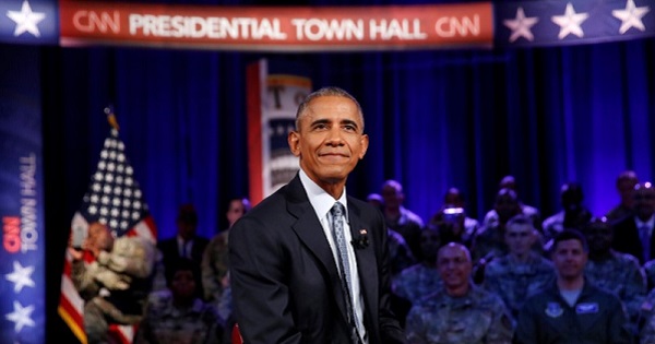 U.S. President Barack Obama holds a town hall meeting with members of the military community hosted by CNN's Jake Tapper at Fort Lee in Virginia, U.S., September 28, 2016.