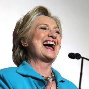 Halloween erótico epistolar sacude a Hillary y al peso