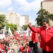 Endorracista se irá sin tumbar a Maduro