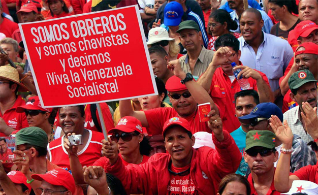 Los trabajadores venezolanos apoyan el legado de Hugo Chávez en la Revolución Bolivariana.