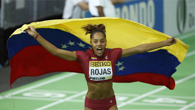 La atleta entrenó 4 meses con el multicampeón mundial cubano, Iván Pedroso.