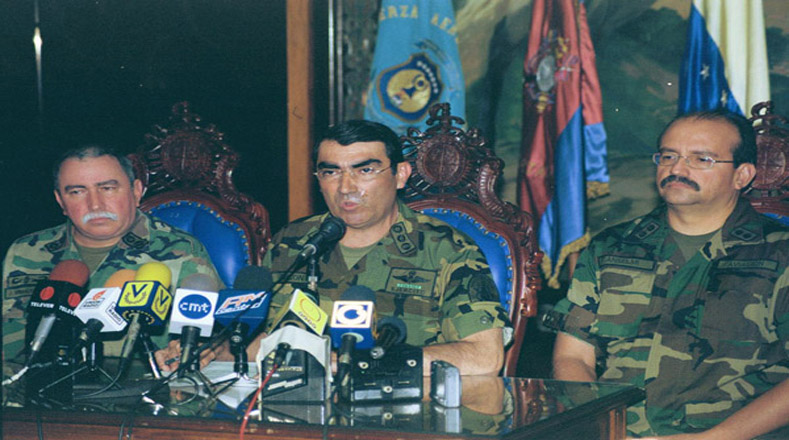 El general Lucas Rincón, ministro de Defensa de Venezuela para abril de 2002, en donde afirma que el   presidente Hugo Chávez había renunciado. 