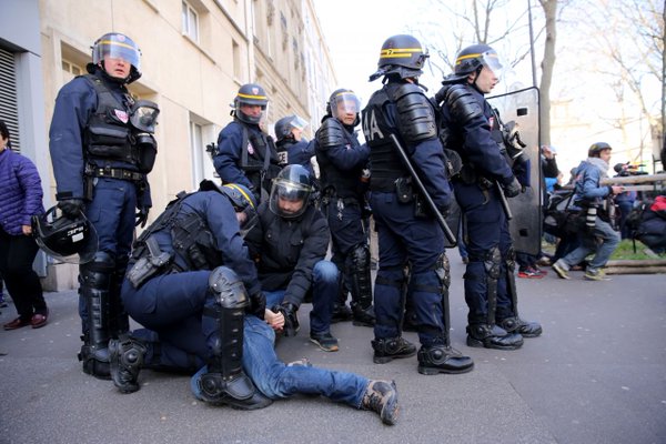 Imágenes de la represión en Francia por controversial reforma laboral