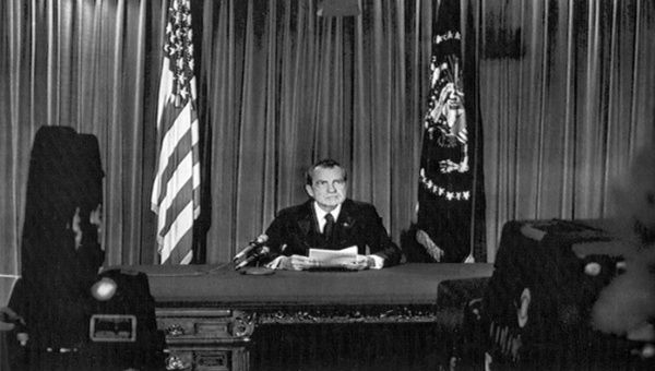 El escándalo del Watergate dejó en evidencia actividades ilegales por parte de la administración republicana de Richard Nixon .