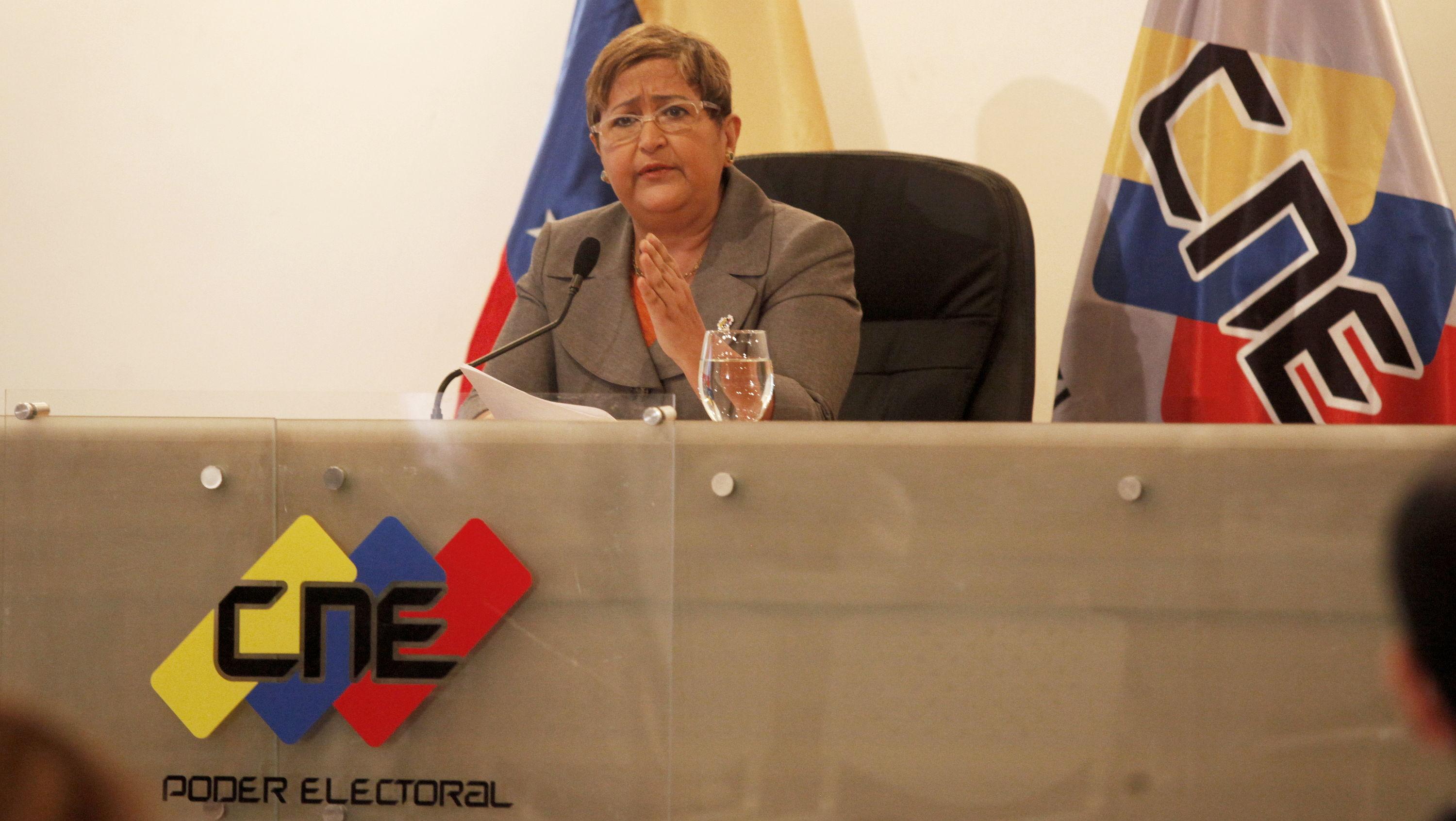 Tibisay Lucena, la presidenta del CNE, indicó que se recibieron 80 cajas con 200 mil 220 planillas.
