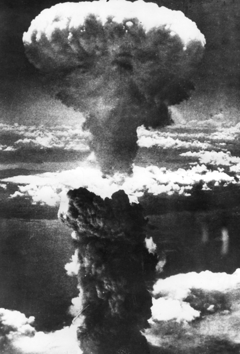  El 6 de agosto de 1945, EE.UU. lanzó la primera bomba atómica del planeta para poner fin a la II Guerra Mundial. De los 350 mil habitantes que tenía Hiroshima, ese día murieron 80 mil y meses después otros 60 mil. 