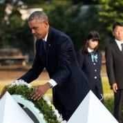 U.S. President Barack Obama lays a wreath at a cenotaph at Hiroshima Peace Memorial Park in Hiroshima, Japan May 27, 2016. 