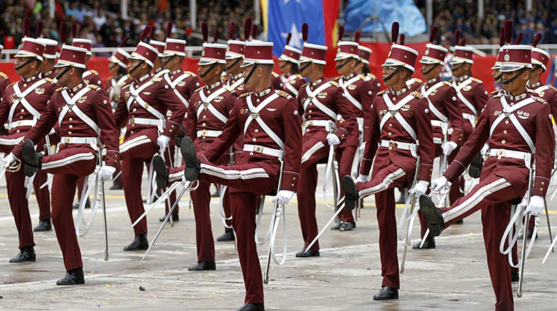 Efectivos de unidades de los componentes de la Fuerza Armada Nacional Bolivariana (FANB) desfilaron por el paseo Los Próceres.