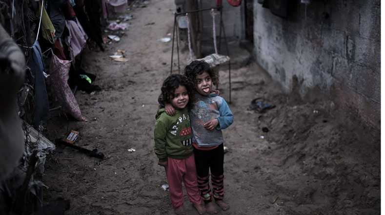 Economistas de Las Naciones Unidas (ONU), han afirmado que “las repercusiones sociales, de salud y de seguridad de la alta densidad de población y el hacinamiento son algunos de los factores que pueden hacer que no se pueda vivir en Gaza en 2020”.